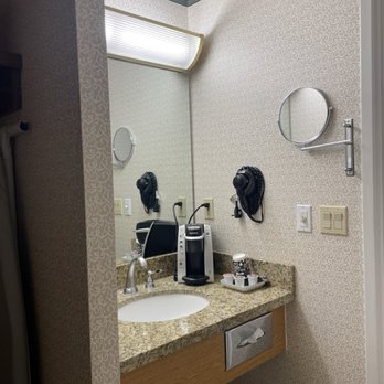 Holiday Motel - Bathroom - Hotels Near Me - Winnemucca, Nevada Holiday Motel - Bathroom - Hotels Near Me - Winnemucca, Nevada