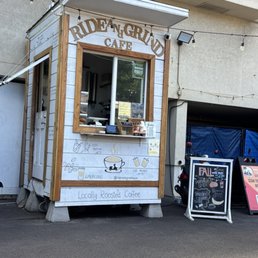 Cute and tiny coffee shack in the food truck park on Kalakaua
