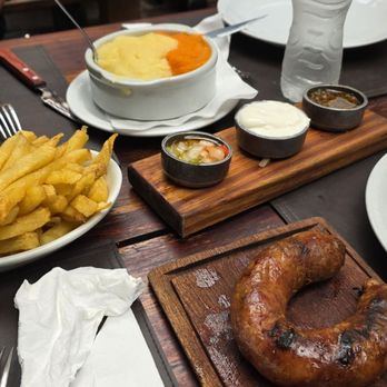 La Escondida - Chorizo, fries, pure de calabaza y papa - Steakhouses Near Me - Buenos Aires, C