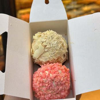 Aux Merveilleux de Fred - Desserts Near Me - Paris, 75 Aux Merveilleux de Fred - Desserts Near Me - Paris, 75