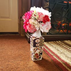 Seitz Floral - Small standing floral vase