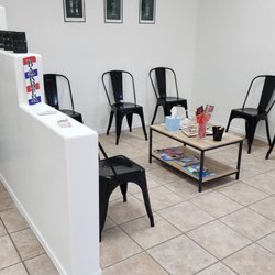 Fortuna Barbershop - Waiting area