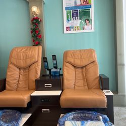 Relax Nail Spa - Great massage chairs!