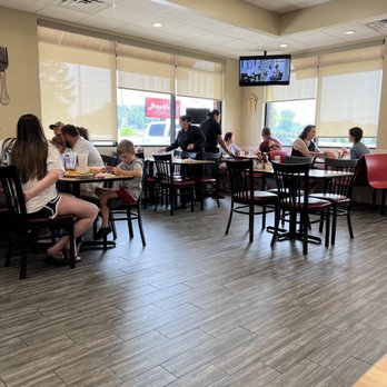 Breakfast Cove - Inside restaurant - Breakfast & Brunch Near Me - Munford, Tennessee Breakfast Cove - Inside restaurant - Breakfast & Brunch Near Me - Munford, Tennessee
