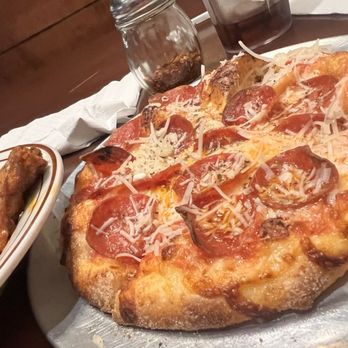Redpoint Inn Restaurant - Red point small pizza and buffalo wings - Pizza Near Me - Jasper, Tennessee
