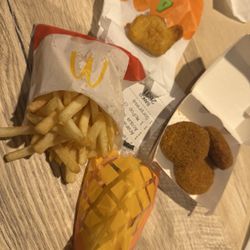 McDonald's - 4 piece chicken nugget happy meal with spinach croquet