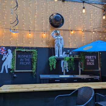 Lily's Pizza - Lily's Pizza patio 10/2022 - Pizza Near Me - Boston, Massachusetts Lily's Pizza - Lily's Pizza patio 10/2022 - Pizza Near Me - Boston, Massachusetts