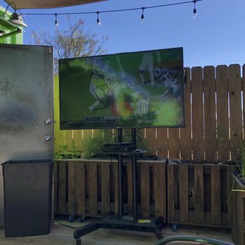 J's Creole Wings - They pulled out the TV for game day - Chicken Wings Near Me - New Orleans, Louisiana