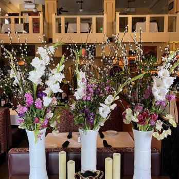 Ristorante Allegria - Inside, beautiful floral arrangements - Italian Near Me - Napa, California Ristorante Allegria - Inside, beautiful floral arrangements - Italian Near Me - Napa, California