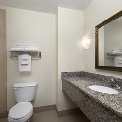 Crown Pointe Lodge, BW Signature Collection - Double Queen Bathroom