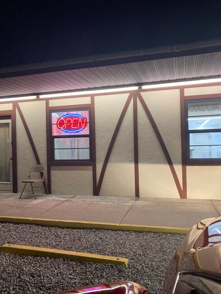 PINE TREE LAUNDROMAT Updated October 2024 12 Reviews 1401 S