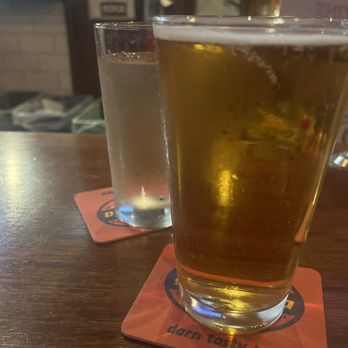 Ridge Pizza NE - Bars Near Me - Seattle, Washington