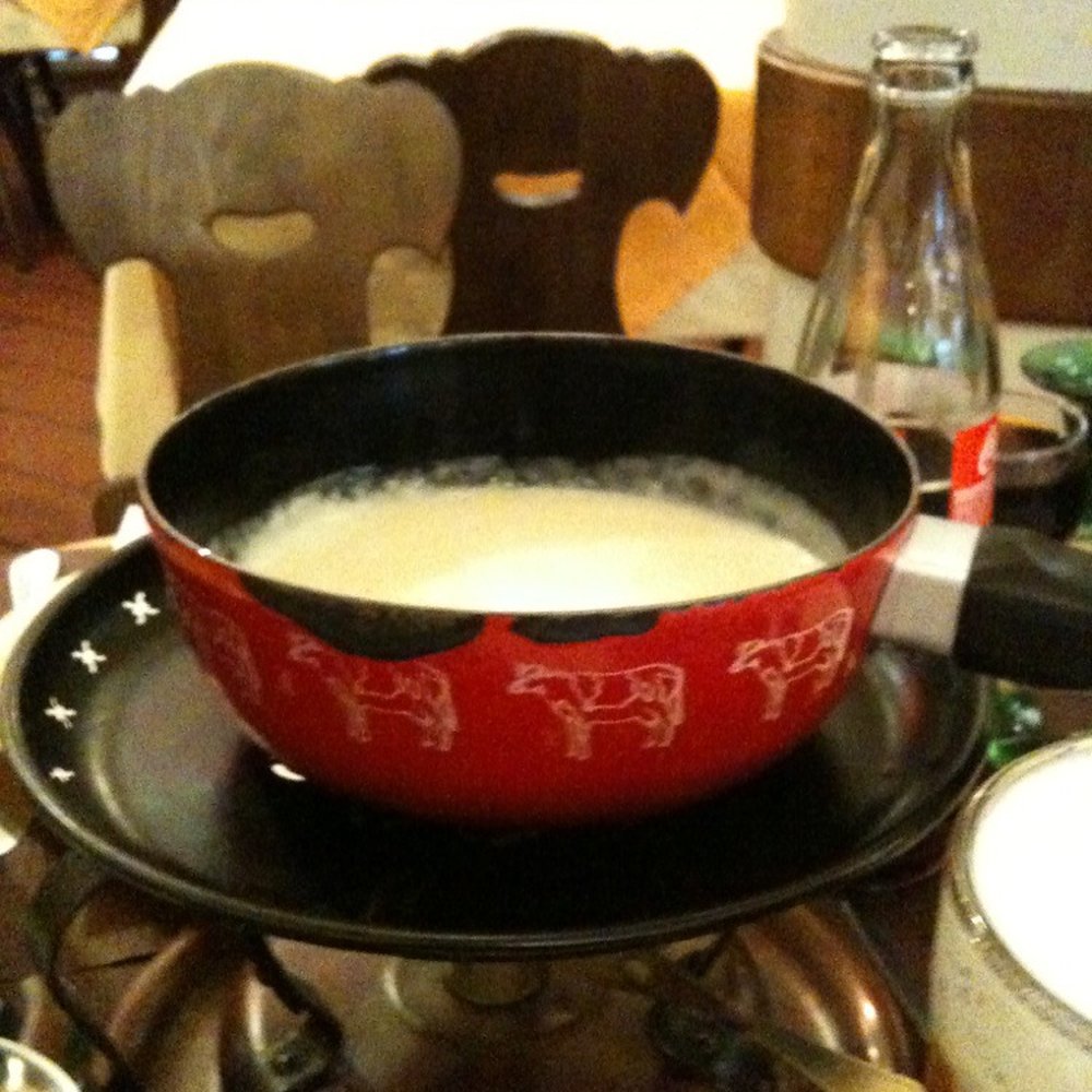 Stadtkeller - Swiss Cheese fondue - Swiss Food Near Me - Luzern, LU Stadtkeller - Swiss Cheese fondue - Swiss Food Near Me - Luzern, LU