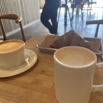 Solid Coffee Roasters - London Fog, Specialty drink and croissant - Coffee Roasteries Near Me - Artesia, California