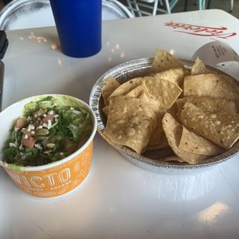 Invicto - Chips and guacamole - Tacos Near Me - Vernon Hills, Illinois Invicto - Chips and guacamole - Tacos Near Me - Vernon Hills, Illinois
