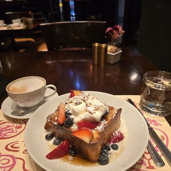 Alouette Bistro - French Toast and Cappuccino - French Near Me - Vancouver, British Columbia
