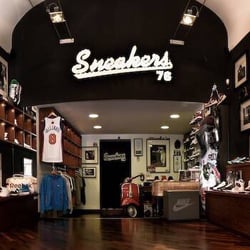 Sneakers76
