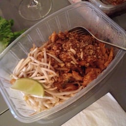 Pad Thai chicken to go Pad Thai chicken to go