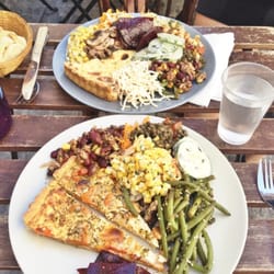 L'Oignon Givré - Tarte du jour avec des salades