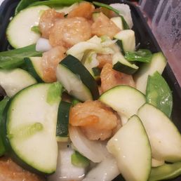 Shrimp and snow peas and zucchini