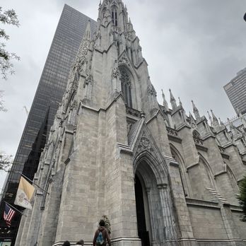St. Patrick's Cathedral - What a beautiful church in the middle of the city - Churches Near Me - New York, New York St. Patrick's Cathedral - What a beautiful church in the middle of the city - Churches Near Me - New York, New York