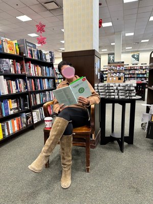 Barnes & Noble by null
