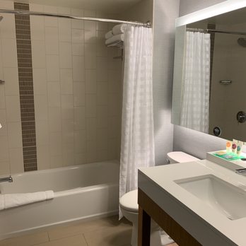 Hyatt Place - Glendale - Bathroom - Hotels Near Me - Glendale, California Hyatt Place - Glendale - Bathroom - Hotels Near Me - Glendale, California