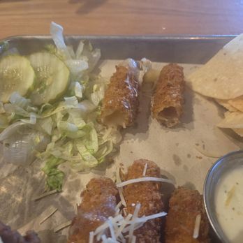 Bj's Restaurant & Brewhouse - Sampler - Breweries Near Me - Chandler, Arizona