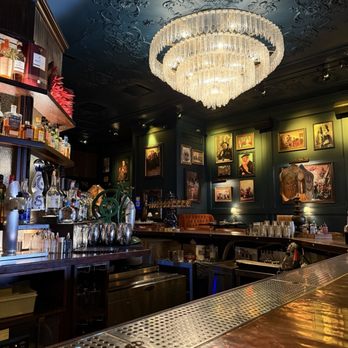 The Parlour Room - Interior - Cocktail Bars Near Me - New York, New York