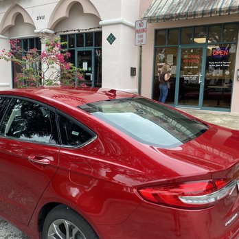 Lisa's Kitchen - There delivery driver parked in a fire lane illegally! - Chinese Near Me - Boca Raton, Florida Lisa's Kitchen - There delivery driver parked in a fire lane illegally! - Chinese Near Me - Boca Raton, Florida