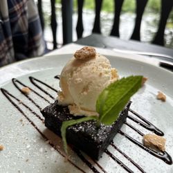 The Saxon Mill - Brownie with ice cream