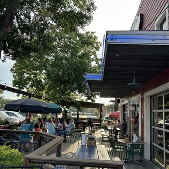 Willie's Grill & Icehouse - American Near Me - Cypress, Texas