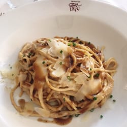 Can Pau - Pasta con crema de setas y virutas de parmesano