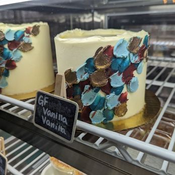 Casa Costa Bake Shop - Gluten-free vanilla that taste that good sign me up - Bakeries Near Me - Leander, Texas