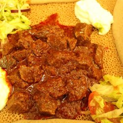 Asmara Restaurant - Magert oksekød tilberedt med berbere*, løg, ingefær, hvidløg og krydderier
*Berbere er Eritreansk/Ethiopisk chili med urter