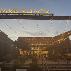 Shake Shack I-Drive - Cool spot
