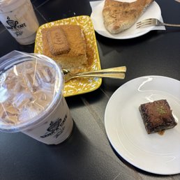Biscoff cake, baklava, fataver Biscoff cake, baklava, fataver