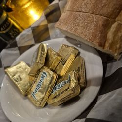Pappageorge Restaurant & Bar - Bread and butter