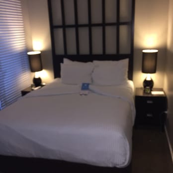 The Oswego Hotel - Bedroom - Hotels Near Me - Victoria, British Columbia The Oswego Hotel - Bedroom - Hotels Near Me - Victoria, British Columbia