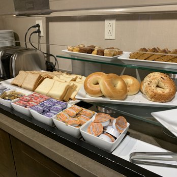Renaissance Austin Hotel - Concierge Lounge - Hotels Near Me - Austin, Texas Renaissance Austin Hotel - Concierge Lounge - Hotels Near Me - Austin, Texas