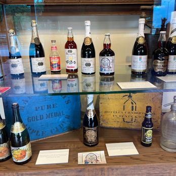 Martinelli's Company Store - Martinelli's from the 1860''s over time - Souvenir Shops Near Me - Watsonville, California