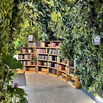 Lost Books - Entrance - Vinyl Records Near Me - Montrose, California Lost Books - Entrance - Vinyl Records Near Me - Montrose, California