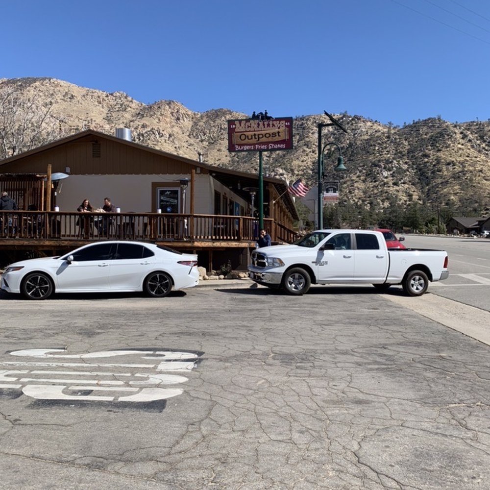 McNally's Outpost - Outdoor dining area - Burgers Near Me - Kernville, California