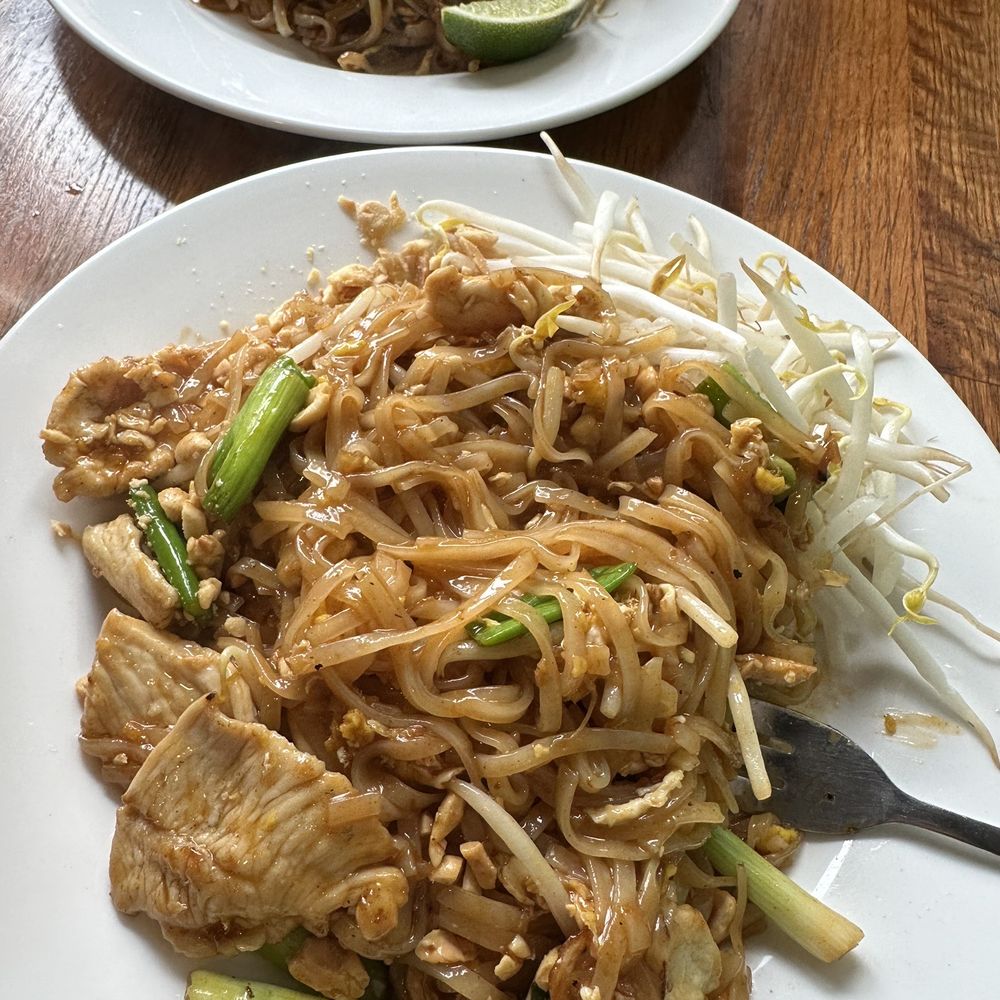 Thai Money - Chicken Pad Thai Lunch Special - Thai Near Me - woodside, New York Thai Money - Chicken Pad Thai Lunch Special - Thai Near Me - woodside, New York