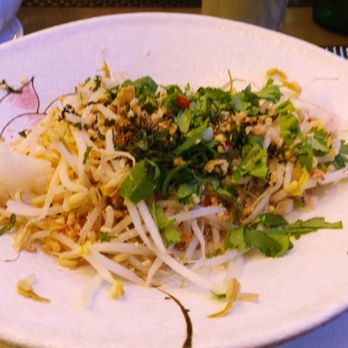 Ha Long Bay - Bânh cuõn tôm - Rolled rice cake with shrimp - Vietnamese Near Me - Milan, Michigan