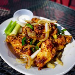 Burnett's Pub - Garlic and Pepper Jumbo Chicken Wings - IG: @nelson_eats