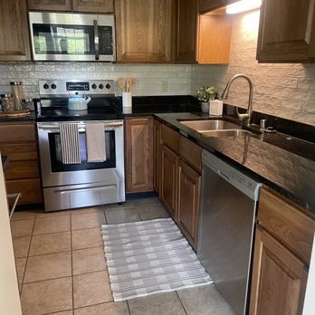 Sauk Creek Apartment Homes - Gorgeous updated kitchens. - Apartments Near Me - Madison, Wisconsin Sauk Creek Apartment Homes - Gorgeous updated kitchens. - Apartments Near Me - Madison, Wisconsin