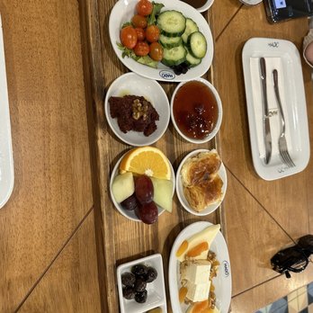 MADO - Yorkdale - Platter - Ice Cream & Frozen Yogurt Near Me - Toronto, Ontario MADO - Yorkdale - Platter - Ice Cream & Frozen Yogurt Near Me - Toronto, Ontario