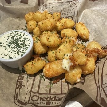 Cheddar's Scratch Kitchen - Wisconsin Cheese Bites - American Near Me - El Paso, Texas