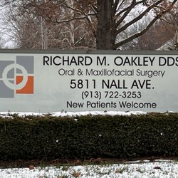 Oakley Oral Surgery - Richard M. Oakley, DDS - Turn at the big chicken!